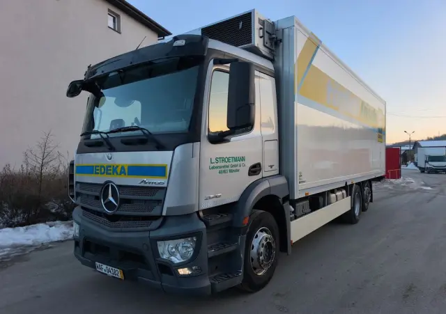 MERCEDES-BENZ ACTROS ANTOS 2543 6X2 CHŁODNIA IZOTERMA OS SKRĘTNA PODNOSZONA SUPER STAN 