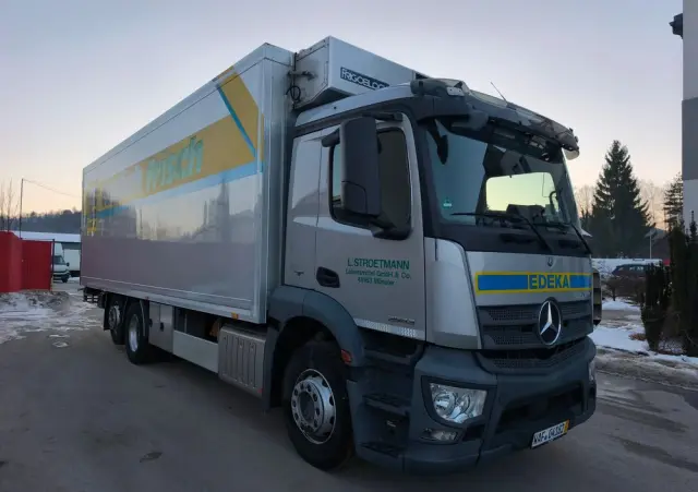 MERCEDES-BENZ ACTROS ANTOS 2543 6X2 CHŁODNIA IZOTERMA OS SKRĘTNA PODNOSZONA SUPER STAN 