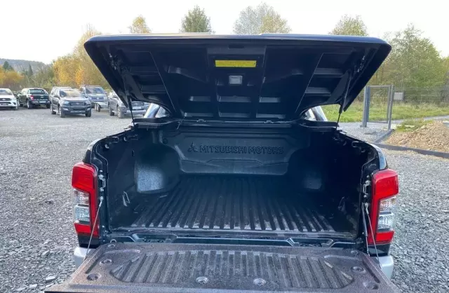 MITSUBISHI L 200 