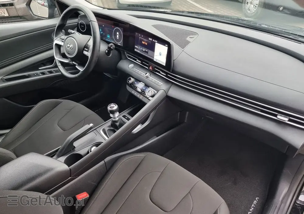 HYUNDAI Elantra 1.6 Smart