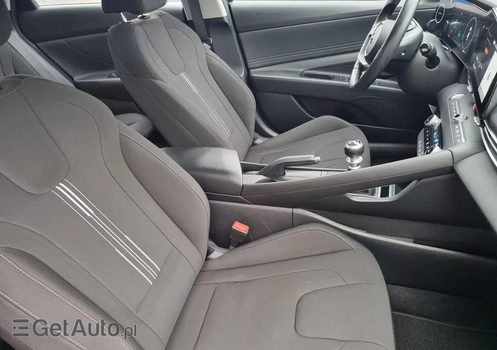 HYUNDAI Elantra 1.6 Smart