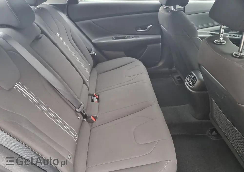 HYUNDAI Elantra 1.6 Smart