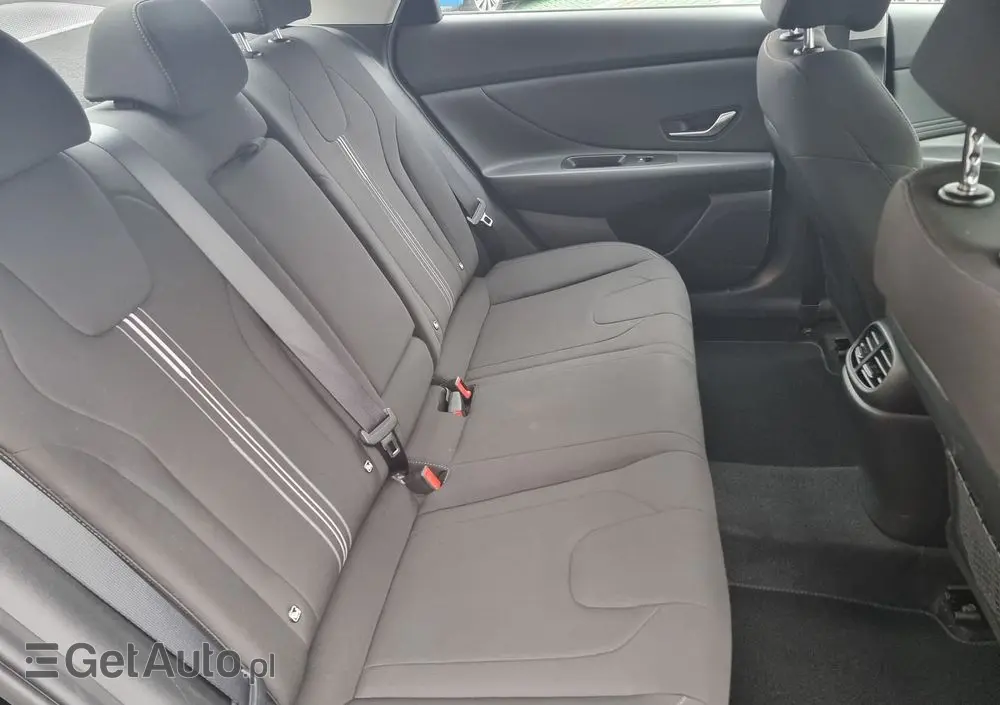 HYUNDAI Elantra 1.6 Smart