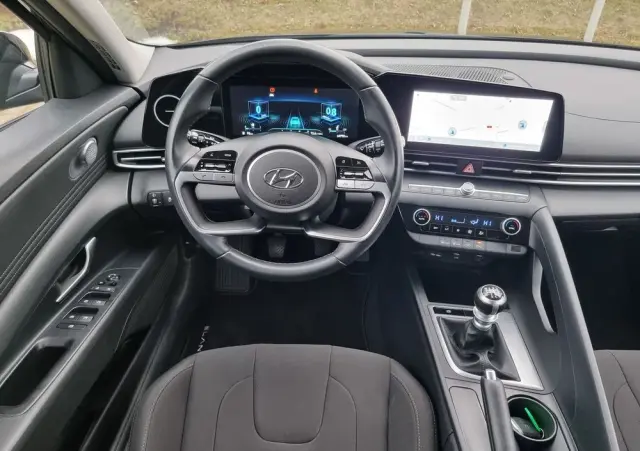 HYUNDAI Elantra 1.6 Smart