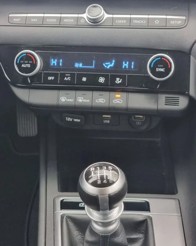 HYUNDAI Elantra 1.6 Smart