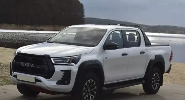 TOYOTA Hilux 