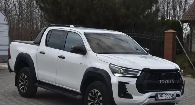 TOYOTA Hilux 