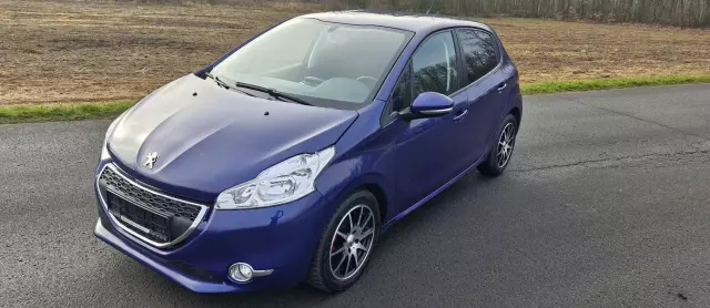 PEUGEOT 208 E-HDi 92 Stop&Start Style