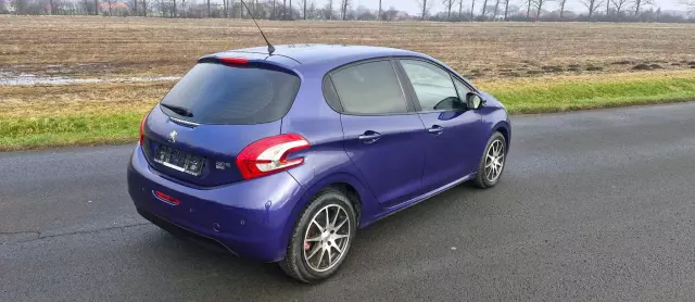 PEUGEOT 208 E-HDi 92 Stop&Start Style