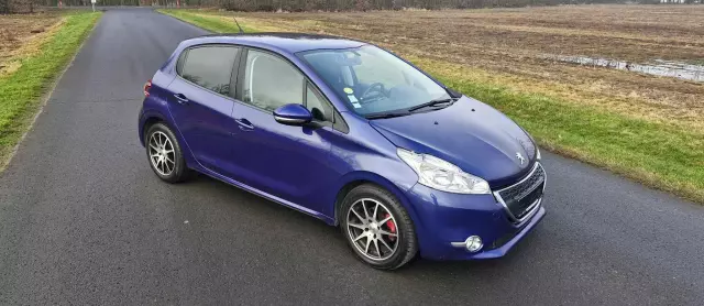 PEUGEOT 208 E-HDi 92 Stop&Start Style