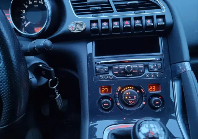 PEUGEOT 3008 1.6 Allure