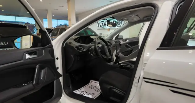 PEUGEOT 308 82 VTi Active