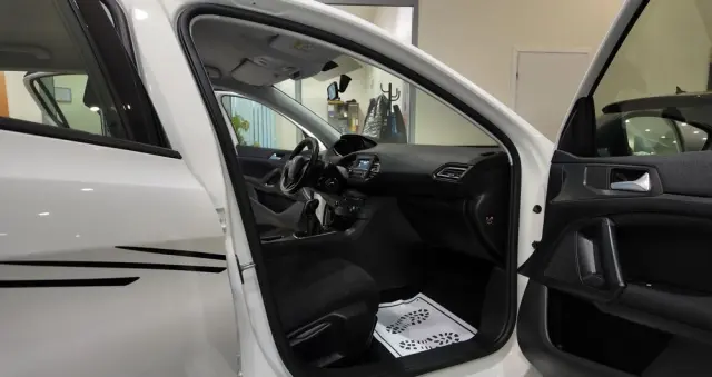 PEUGEOT 308 82 VTi Active