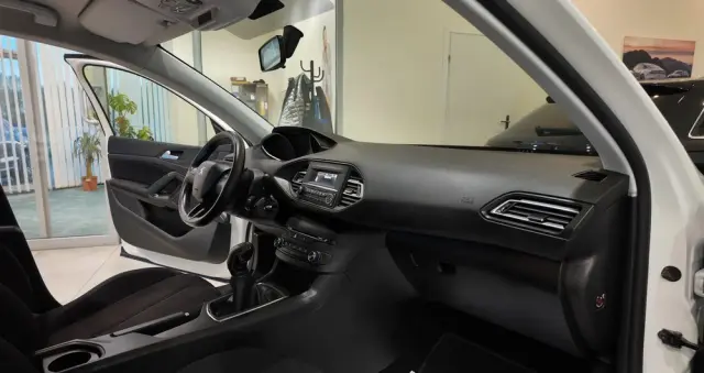 PEUGEOT 308 82 VTi Active