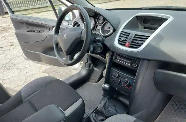 PEUGEOT 207 