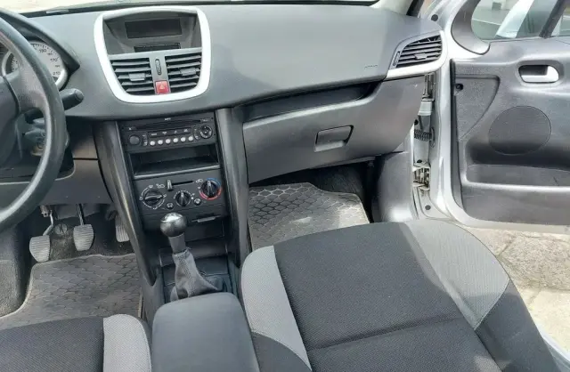PEUGEOT 207 