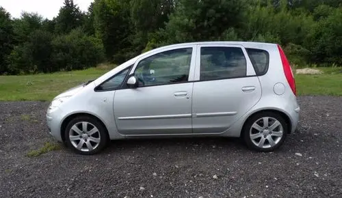 MITSUBISHI Colt 