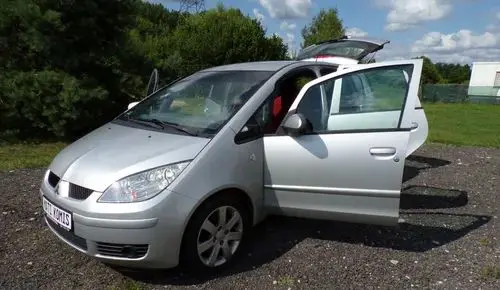 MITSUBISHI Colt 