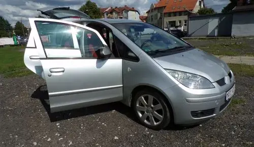 MITSUBISHI Colt 