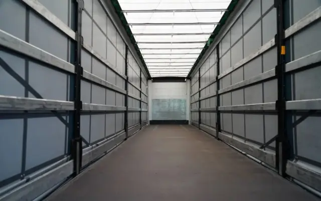 WIELTON FIRANKA / STANDARD / OŚ PODNOSZONA / DACH PODNOSZONY / SAF 