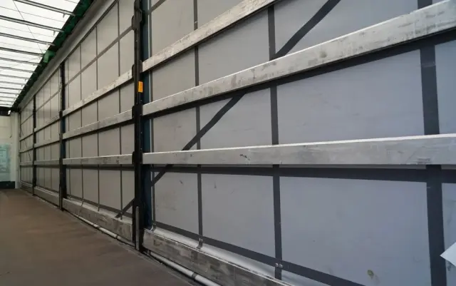 WIELTON FIRANKA / STANDARD / OŚ PODNOSZONA / DACH PODNOSZONY / SAF 