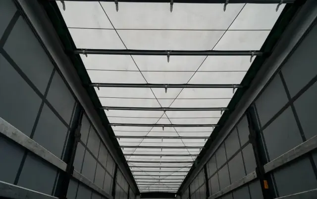 WIELTON FIRANKA / STANDARD / OŚ PODNOSZONA / DACH PODNOSZONY / SAF 