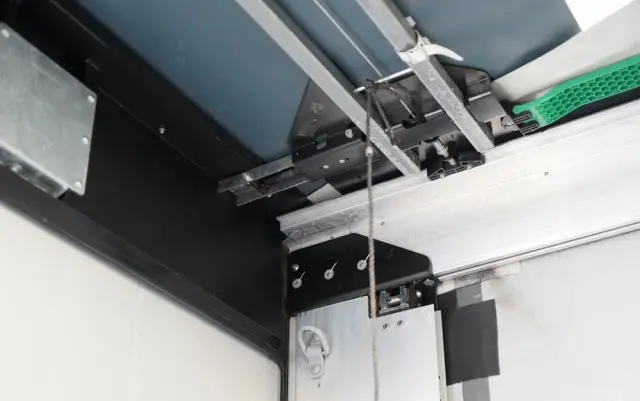 WIELTON FIRANKA / STANDARD / OŚ PODNOSZONA / DACH PODNOSZONY / SAF 