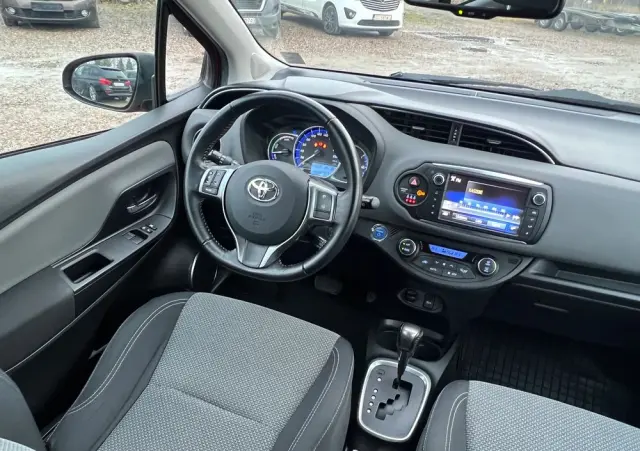 TOYOTA Yaris 