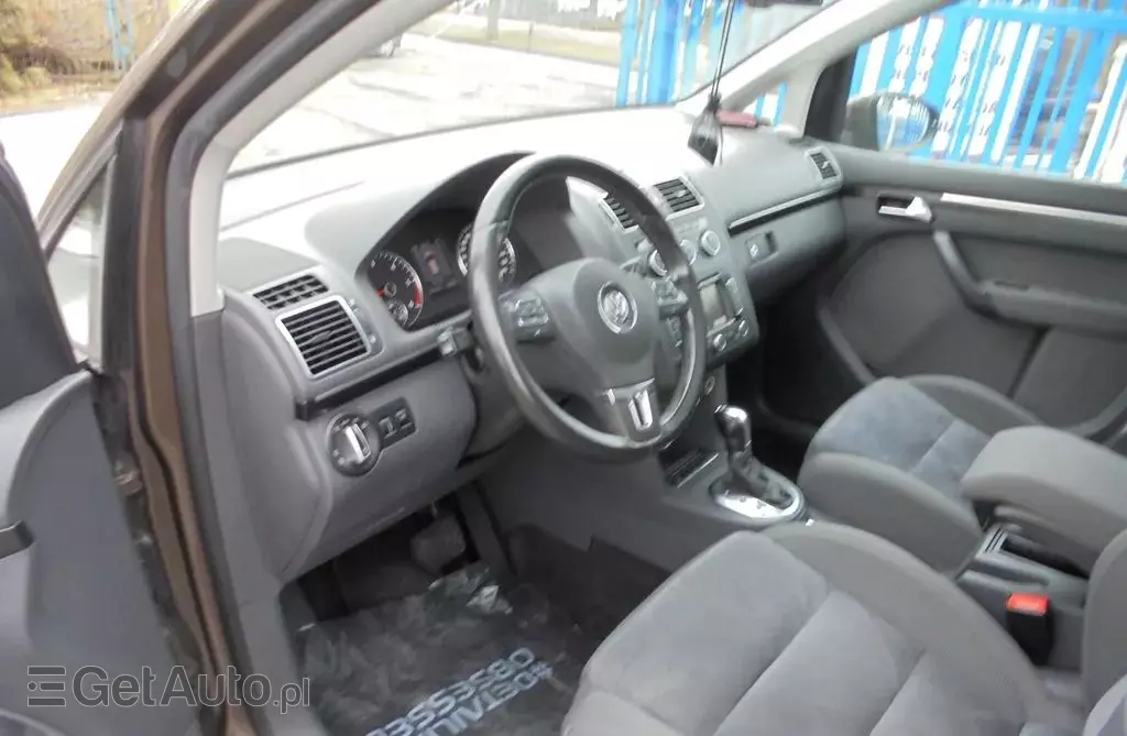 VOLKSWAGEN Touran 