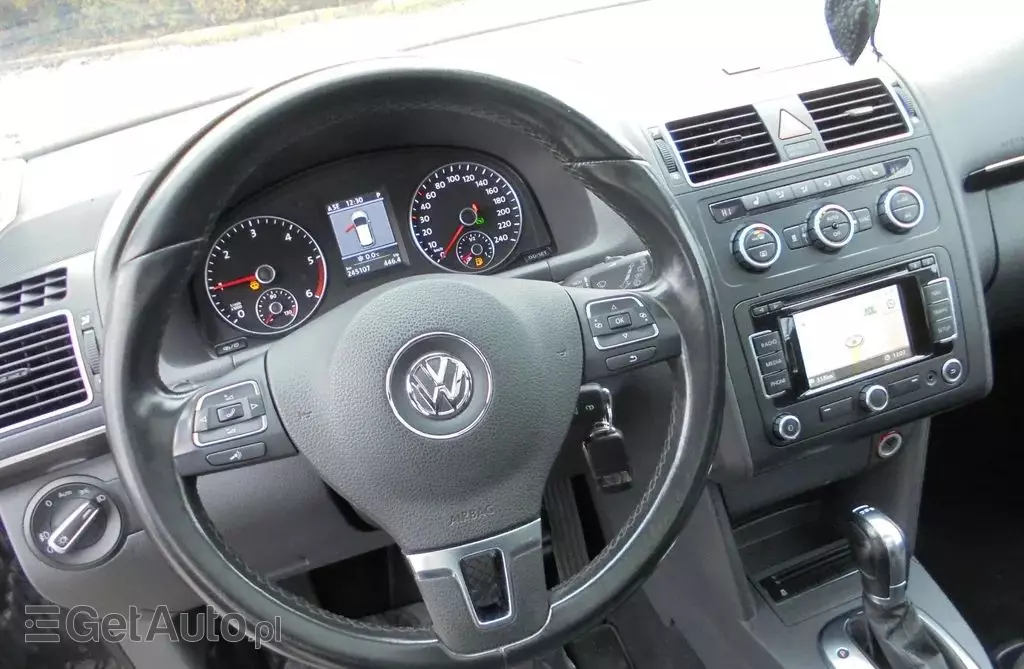 VOLKSWAGEN Touran 