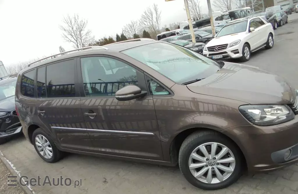 VOLKSWAGEN Touran 