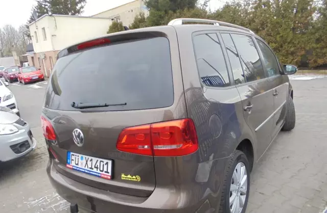 VOLKSWAGEN Touran 