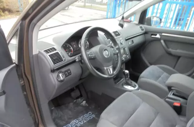 VOLKSWAGEN Touran 