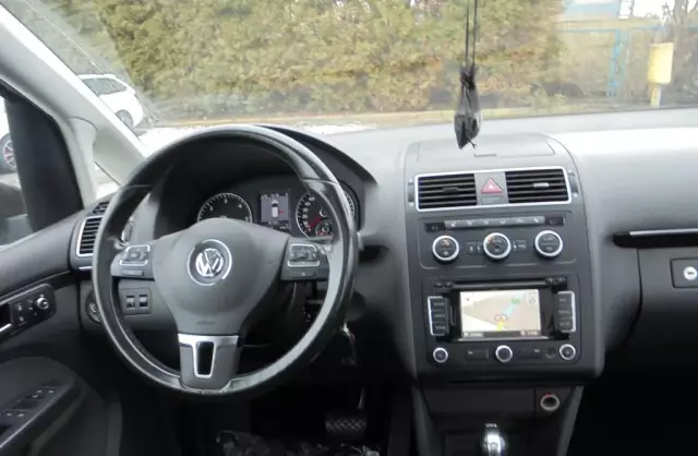 VOLKSWAGEN Touran 