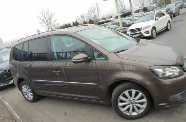 VOLKSWAGEN Touran 