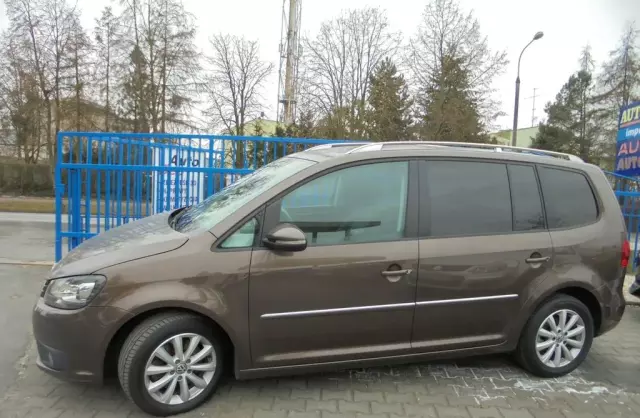 VOLKSWAGEN Touran 