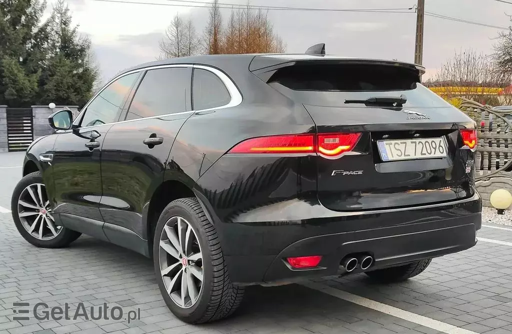JAGUAR F-Pace 