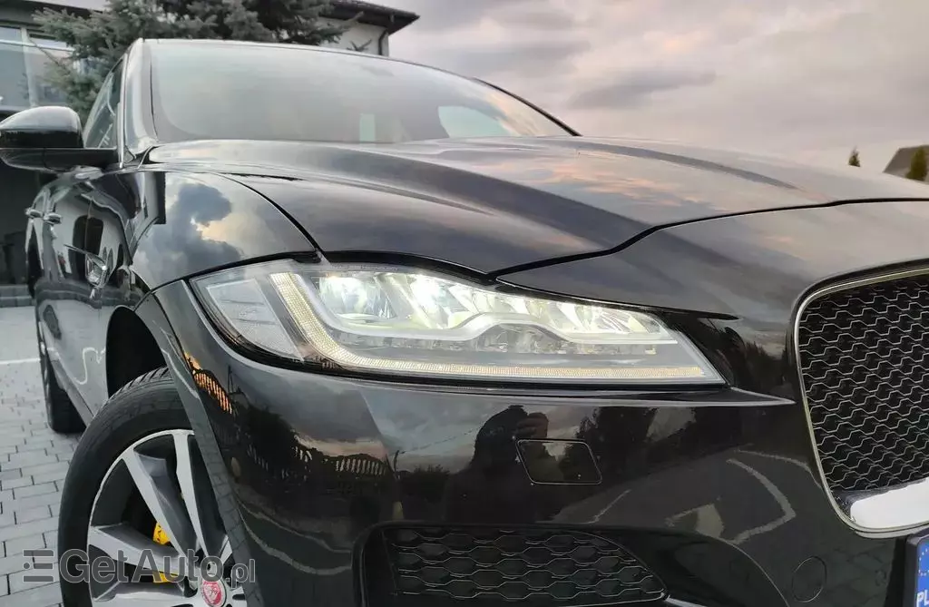 JAGUAR F-Pace 