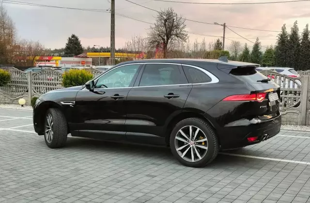 JAGUAR F-Pace 