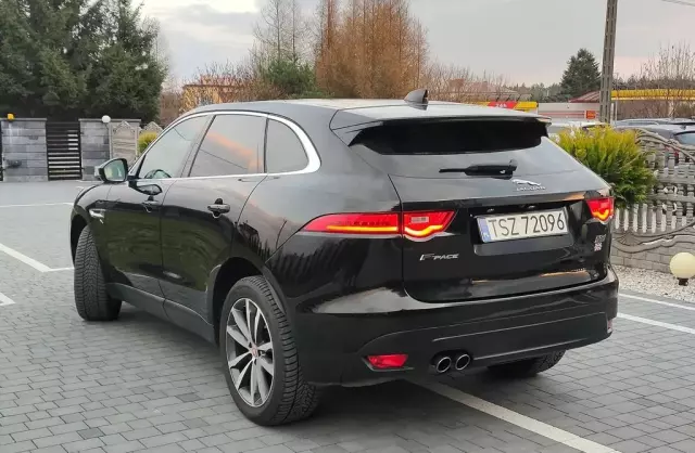 JAGUAR F-Pace 