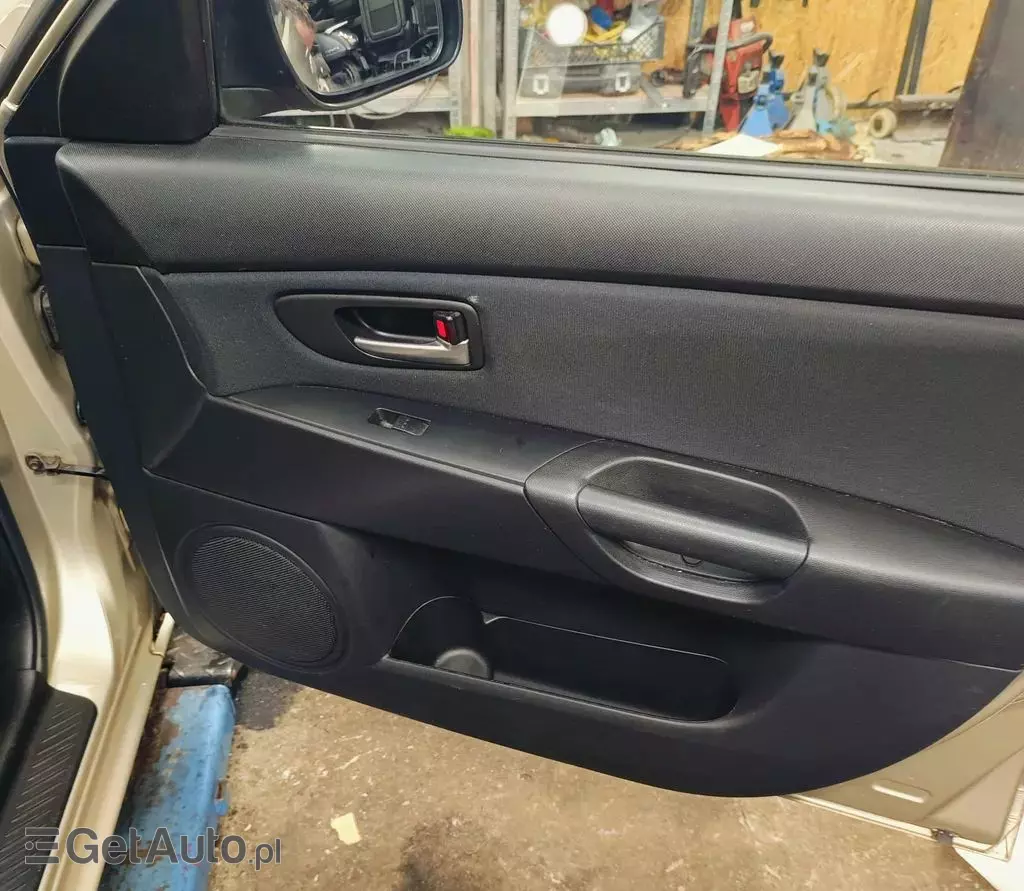 MAZDA 3 1.6i (105 KM)