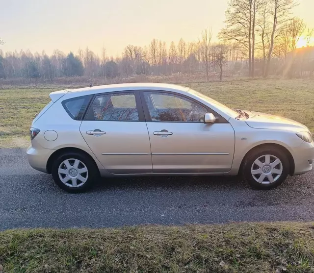 MAZDA 3 1.6i (105 KM)