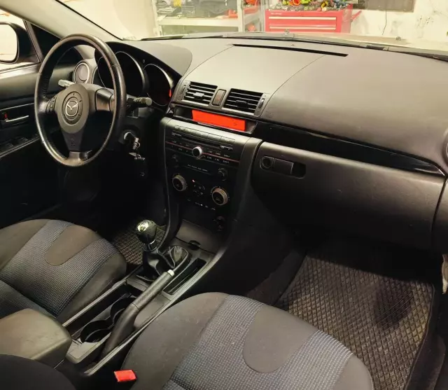 MAZDA 3 1.6i (105 KM)