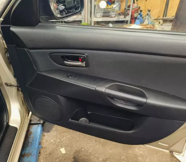 MAZDA 3 1.6i (105 KM)