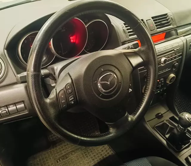 MAZDA 3 1.6i (105 KM)