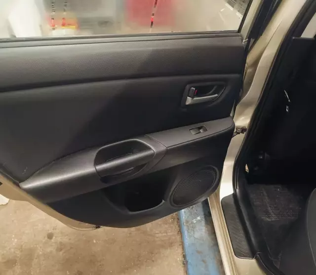 MAZDA 3 1.6i (105 KM)