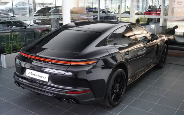 PORSCHE Panamera 