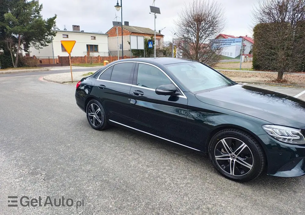 MERCEDES-BENZ Klasa C 180 d 9G-TRONIC