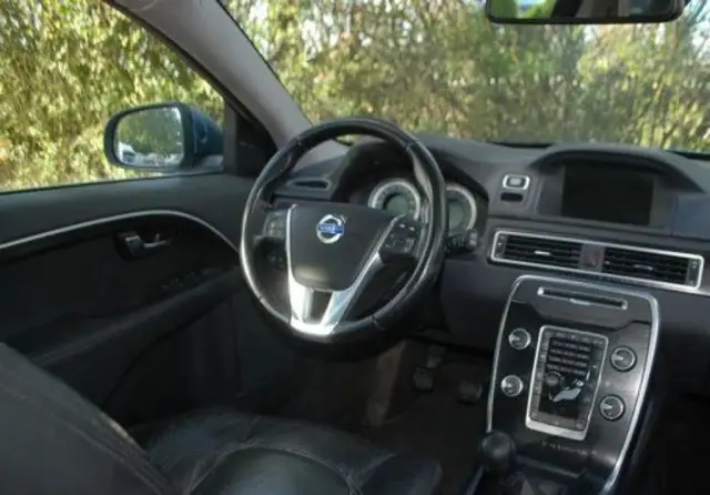 VOLVO V70 
