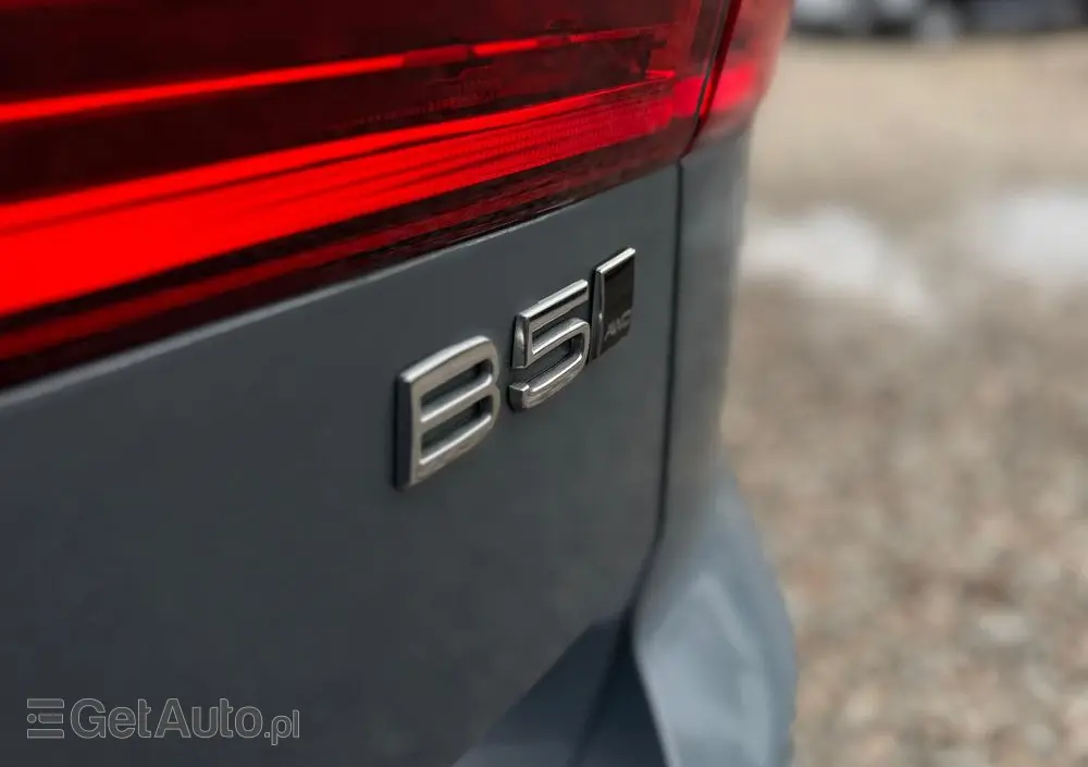 VOLVO XC 60 B5 B AWD Ultimate Dark